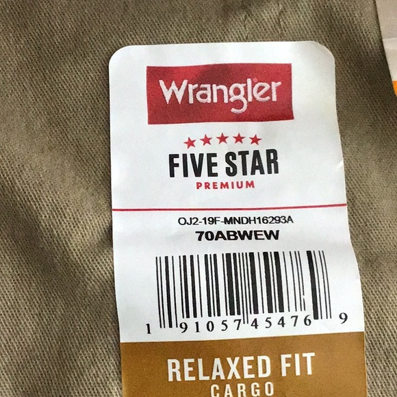 Brand new Wrangler Relaxed Fit Men’s Cargo Pants 42x30 - Picture 2 of 6